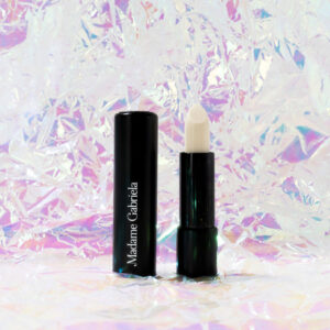 An award-winning satin lipstick that is powered by organic UMF 15+ Manuka honey, shea butter, and avocado to keep lips feeling moisturized and soothed.