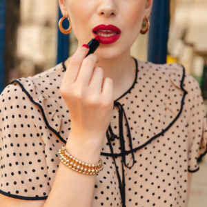 An award-winning satin lipstick that is powered by organic UMF 15+ Manuka honey, shea butter, and avocado to keep lips feeling moisturized and soothed.