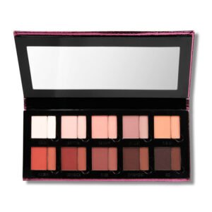 A multi-use, talc-free palette with velvety pomades and coordinating oil absorbing shaping powders that easily define eyes, brows, cheeks & lips.