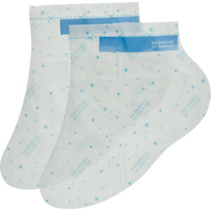 A deeply hydrating foot mask for soft, silky smooth feet.