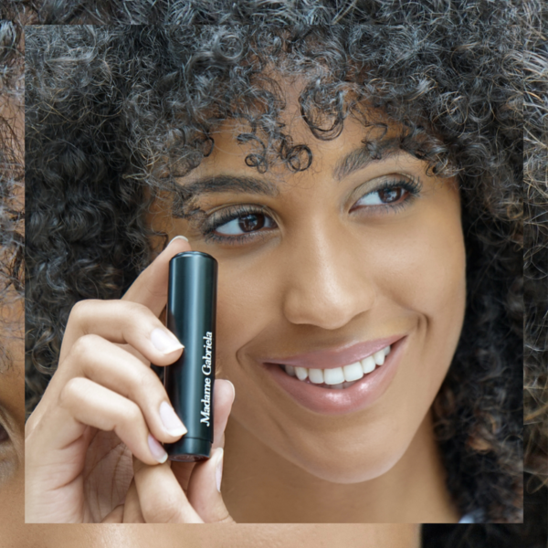 An award-winning satin lipstick that is powered by organic UMF 15+ Manuka honey, shea butter, and avocado to keep lips feeling moisturized and soothed.