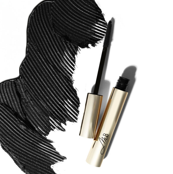 A lightweight vegan mascara that uses algae extract to thicken and lengthen lashes over time. Natural, buildable, comfortable wear.