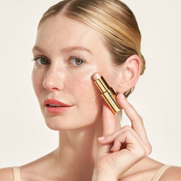 Highlight cheeks, neckline, eyelids, lips for a magical glossy shimmer.