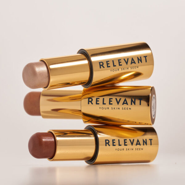 Highlight cheeks, neckline, eyelids, lips for a magical glossy shimmer.