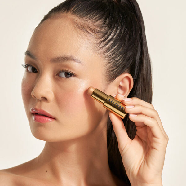 Highlight cheeks, neckline, eyelids, lips for a magical glossy shimmer.