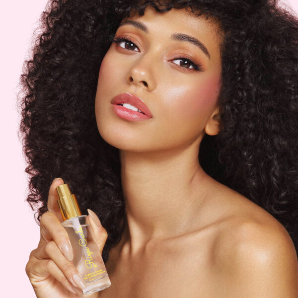 An aromatic perfume for hair & body that is lightweight, long-lasting & luminous. It captures the scent of a sun-kissed California afternoon. 