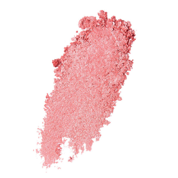 A multidimensional powder blush that glides on effortlessly and helps to nourish skin.