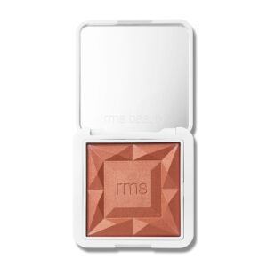 A multidimensional powder blush that glides on effortlessly and helps to nourish skin.