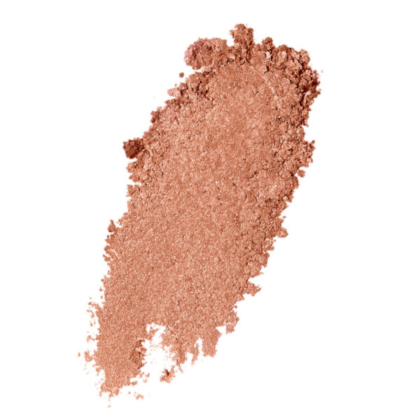 A multidimensional powder blush that glides on effortlessly and helps to nourish skin.