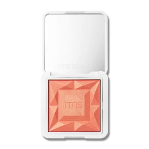 A multidimensional powder blush that glides on effortlessly and helps to nourish skin.