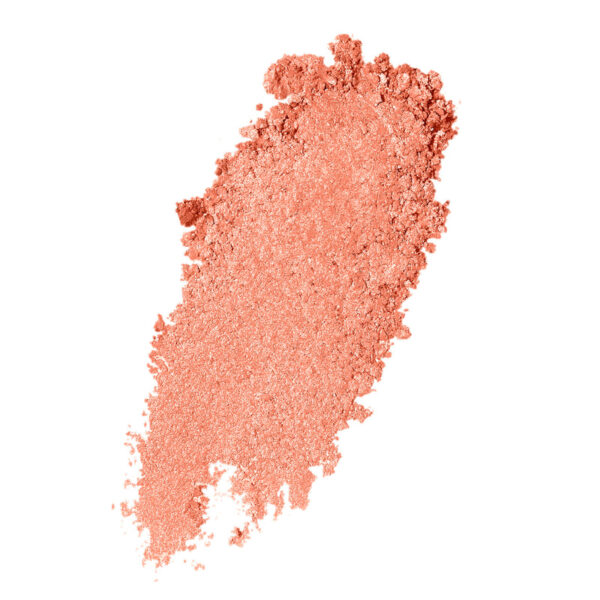 A multidimensional powder blush that glides on effortlessly and helps to nourish skin.
