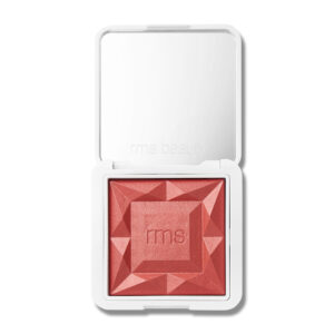 A multidimensional powder blush that glides on effortlessly and helps to nourish skin.