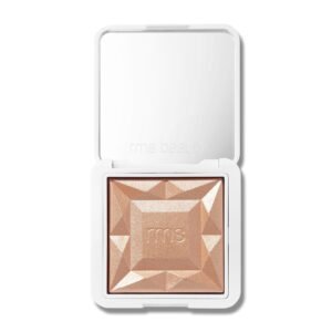 A multidimensional luminizer that gives a warm champagne glow that comes in a refillable mirrored compact.