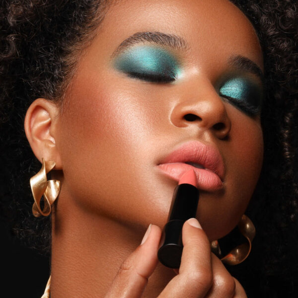 An award-winning satin lipstick that is powered by organic UMF 15+ Manuka honey, shea butter, and avocado to keep lips feeling moisturized and soothed.