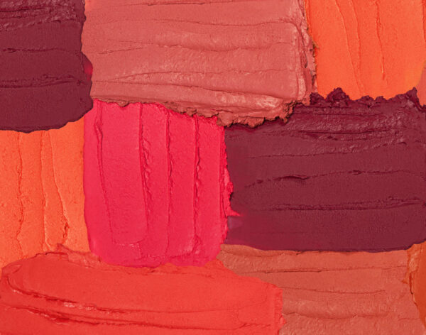 A buildable, soft matte formula that blurs and smooths cheek and lip with all day wear.